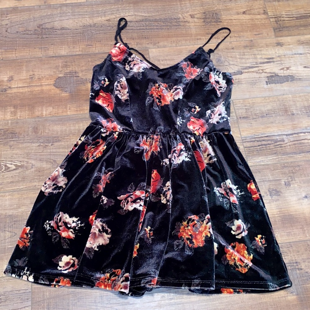 VELVET ROMPER Sz. Small black with floral accents